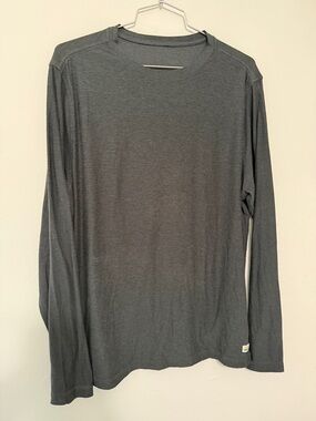 Vuori Men's Long-Sleeve Crewneck Shirt